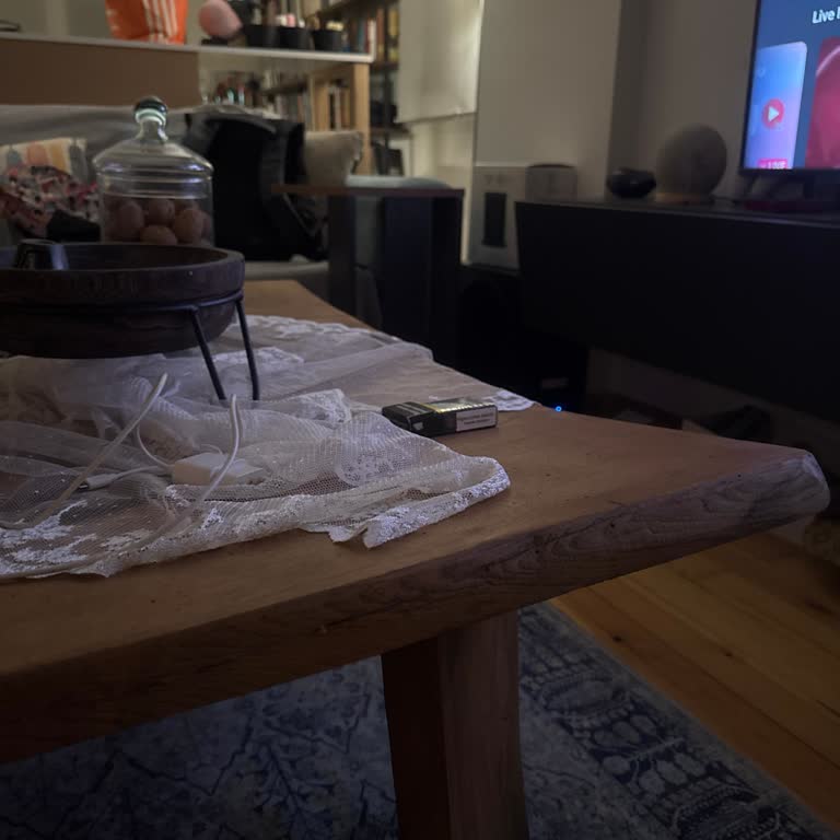 Holly Home Design And Furniture İnsanları Yanıltıyor