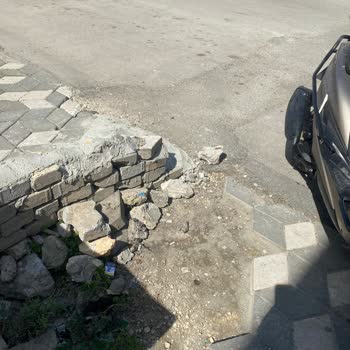 Toroslar Elektrik Dağıtım Enerjisa'nın İhmal Ettiği Yol ve Bahçe Tahribatı