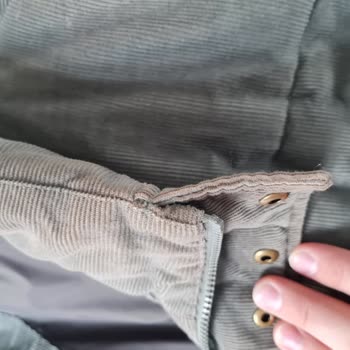 Mavi Kadife Ceket Renk Solması Sorunu