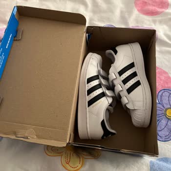 Şüpheli Orijinallik: Adidas Ayakkabı Sorunu