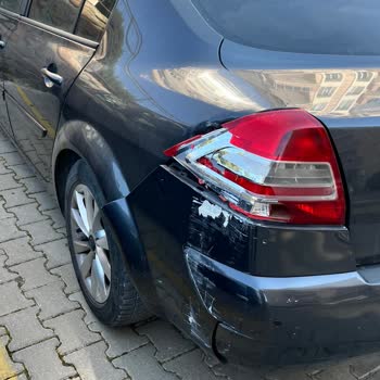 Çöp Konteynerinin Kontrolsüz Hareketi Sonucu Araç Hasarı