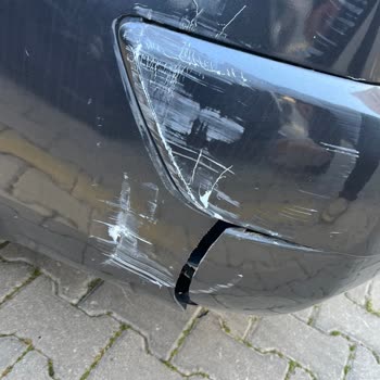 Çöp Konteynerinin Kontrolsüz Hareketi Sonucu Araç Hasarı