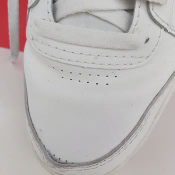 Reebok Ayakkabının Dikişleri 2. Kullanımda Atıyor