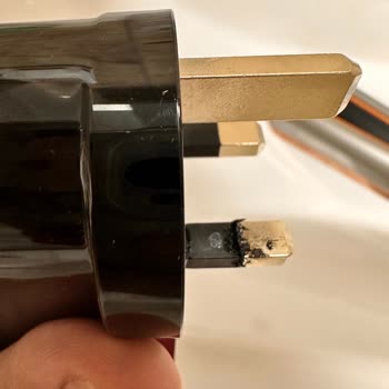 Dyson Airstrait Piriz Yeri Yandı, Garanti Sorunu