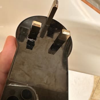 Dyson Airstrait Piriz Yeri Yandı, Garanti Sorunu