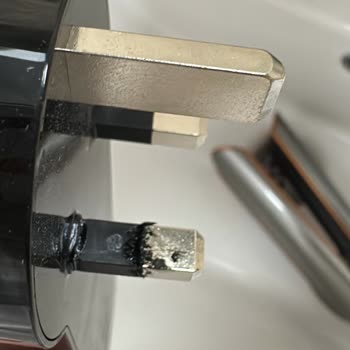 Dyson Airstrait Piriz Yeri Yandı, Garanti Sorunu