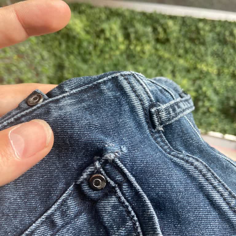 Kot Pantolonun Erken Yıpranması Ve Mağaza İlgisizliği