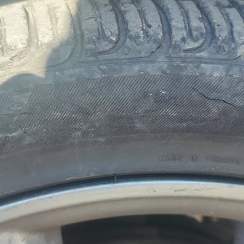 Sorunlu Lastikler Ve Yetersiz Müşteri Hizmeti