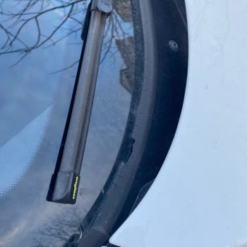 BMW 1.16d Ön Cam Silecek Izgarasında Deformasyon Sorunu