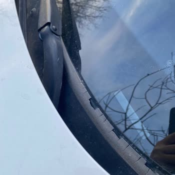 BMW 1.16d Ön Cam Silecek Izgarasında Deformasyon Sorunu