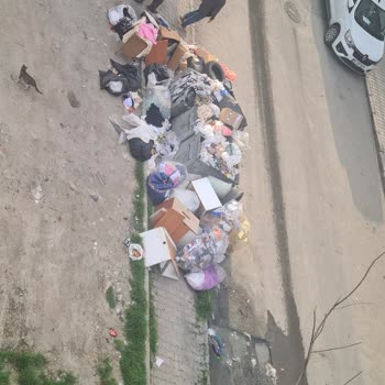 Bağcılar'da Tekstil Atıkları Sorunu: Çözüm Bekleyen Çöp Yığınları
