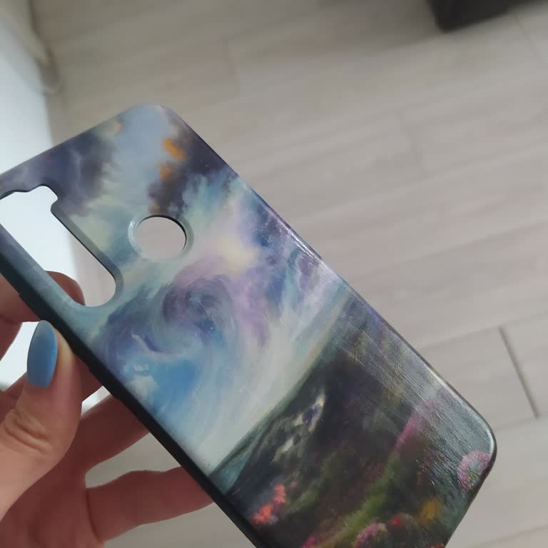 Kötü Kokulu Ve Kullanışsız Telefon Kılıfı