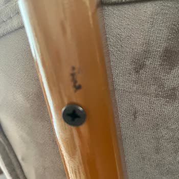 Teslimat Sonrası Hayal Kırıklığı: Eksik Ve Boyasız Sandalyeler