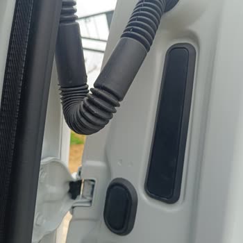 Sıfır Araçta Eksik Parçalar Ve Bayinin Yanıltıcı Cevabı