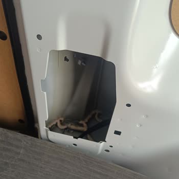 Sıfır Araçta Eksik Parçalar Ve Bayinin Yanıltıcı Cevabı