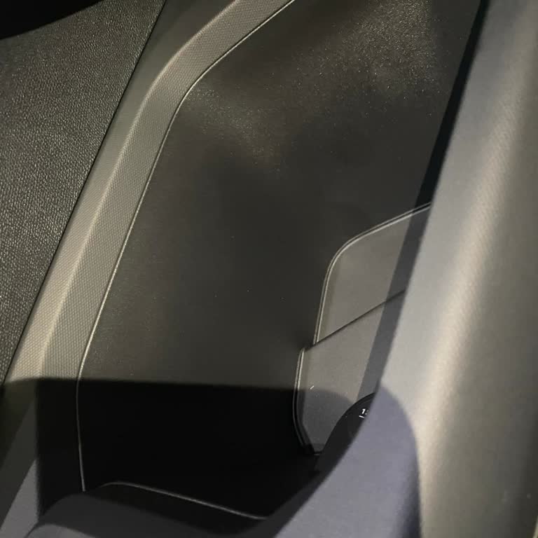 Peugeot 3008 Allure Paketinde Beklenmedik Eksiklik: Kapaksız Konsol Sorunu