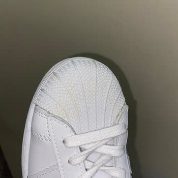 Sneaker Borsası Ayakkabı Sararmış Olarak Geldi