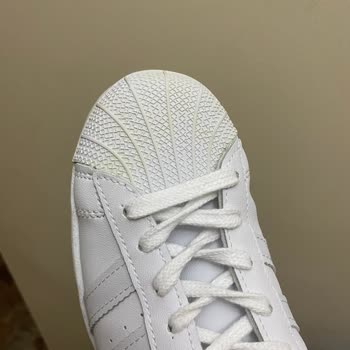 Sneaker Borsası Ayakkabı Sararmış Olarak Geldi