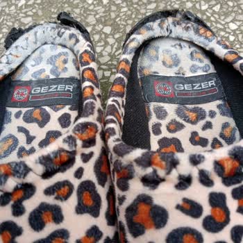 Gezer Terliklerde Kalite Sorunu: Tabanlar Parçalanıyor