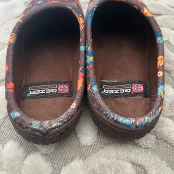 Gezer Terliklerde Kalite Sorunu: Tabanlar Parçalanıyor