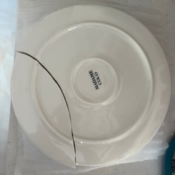 Kırık Tabaklar Ve Yetersiz Müşteri Hizmeti