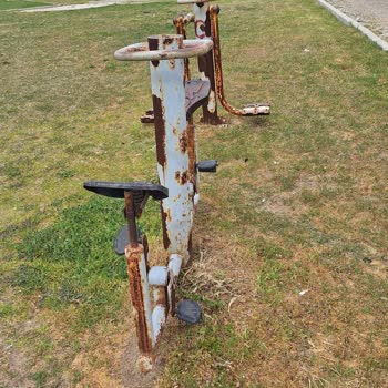 Paslı Spor Aletleri Kullanılamaz Durumda