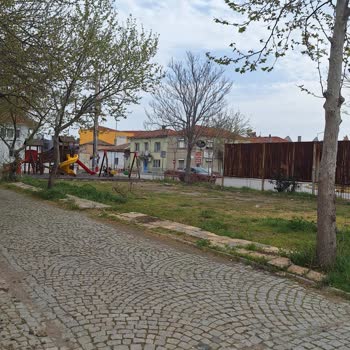 Paslı Spor Aletleri Kullanılamaz Durumda