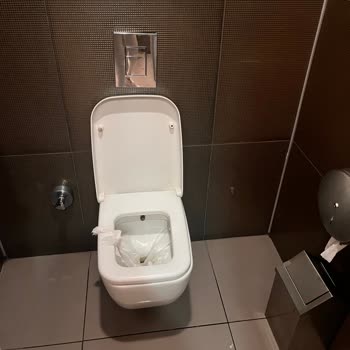 AVM Tuvaletlerinde Hijyen Sorunu