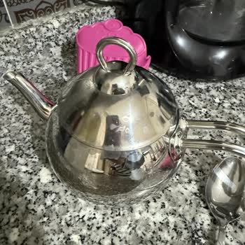 Çaydanlıkta Kalıcı Lekeler Ve BİM'in İlgisizliği