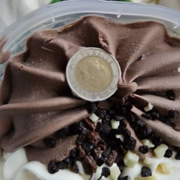 Dondurmanın İçinden Çıkan Bozuk Para Şoku