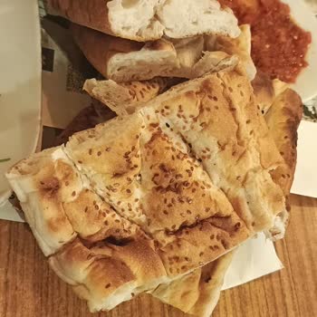 Bayat Ekmek Ve Pişmemiş Köfte İle Hayal Kırıklığı