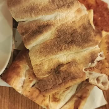 Bayat Ekmek Ve Pişmemiş Köfte İle Hayal Kırıklığı