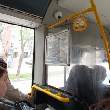 Otobüste Rahatsız Edici Telefon Konuşmaları