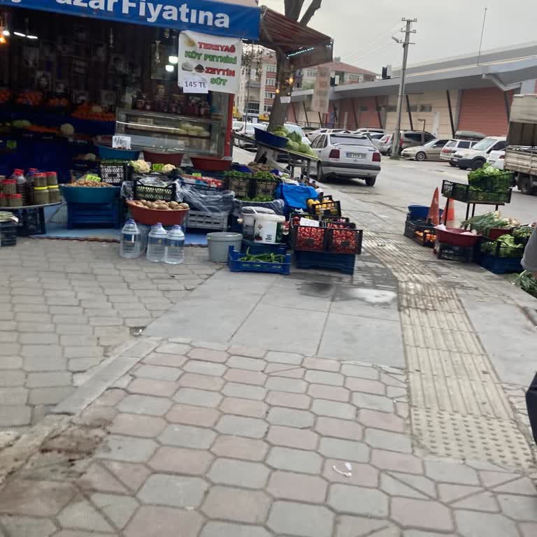 Kaldırımı İşgal Eden Manav Ve Zabıta Sorunu