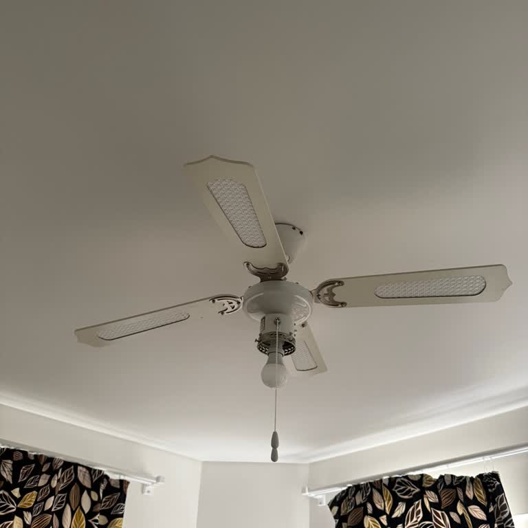 Koçtaş Marmaris'te İthal Ürün Mağduriyeti: Tavan Vantilatörü Camı Kırıldı