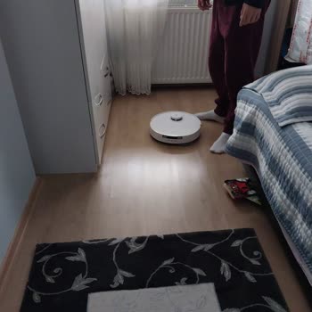 My Ecovacs Robot Vacuum Won’t Clean and Keeps Falling Apart Despite Warranty