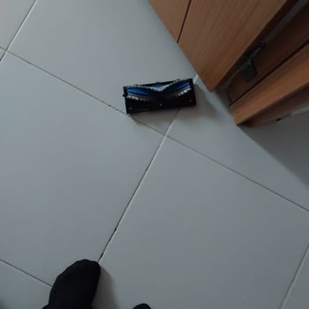 My Ecovacs Robot Vacuum Won’t Clean and Keeps Falling Apart Despite Warranty