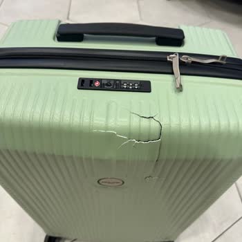 Kırılmaz Denilen Valiz İlk Kullanımda Kırıldı