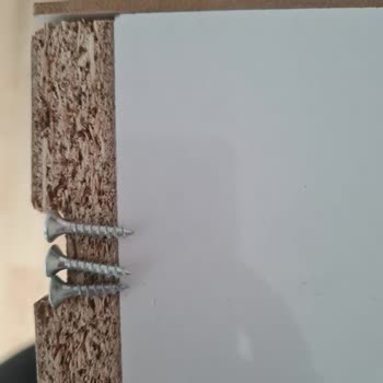 Yanlış Vidalar Ve Yetersiz Kılavuz: Ürün Kurulumu Kabus!