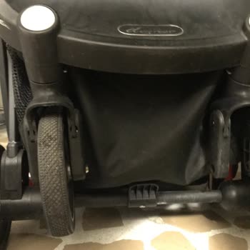 Yoya детская коляска - проблема с колесом и потерянными частями