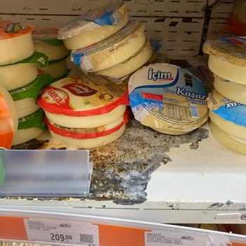Migros Edremit Kipa'da Hijyen Sorunu Ve Rafların Durumu