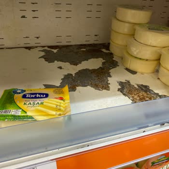 Migros Edremit Kipa'da Hijyen Sorunu Ve Rafların Durumu