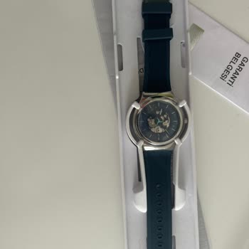 Swatch: Отказ в возврате за неиспользованные часы без уведомления о политике