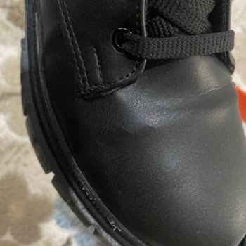 Üç Kez Giyilen Botun Çatlaklarla İmtihanı