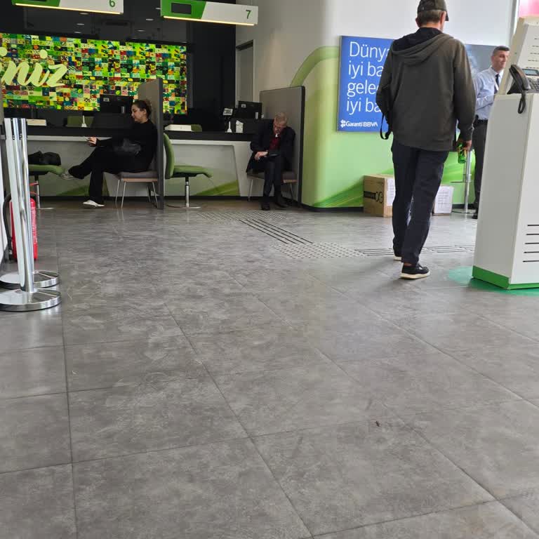 Garanti Bankası Kuşadası'nda Yavaş Hizmet Ve Mağduriyet