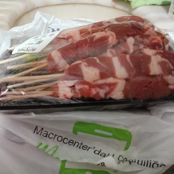 Macro Center'da Kalite Ve Güven Sorunu: Yağlı Kuzu Şiş Ve Bozuk Tavuk