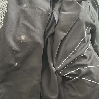 Lekeli Ürün Ve Saygısız Müşteri Hizmetleri: Hayal Kırıklığı Yaratan Alışveriş Deneyimi