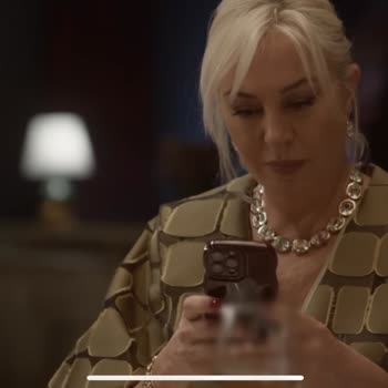 İphone 16 Pro'da Video İzlerken Ekran Soluklaşma Sorunu