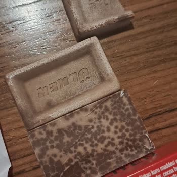 Ülker Sütlü Çikolata Üzerindeki Beyaz Noktalar Ve Bozuk Tat