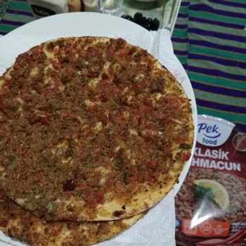 Pekfood Lahmacundan Çıkan Hamam Böceği Şoku
